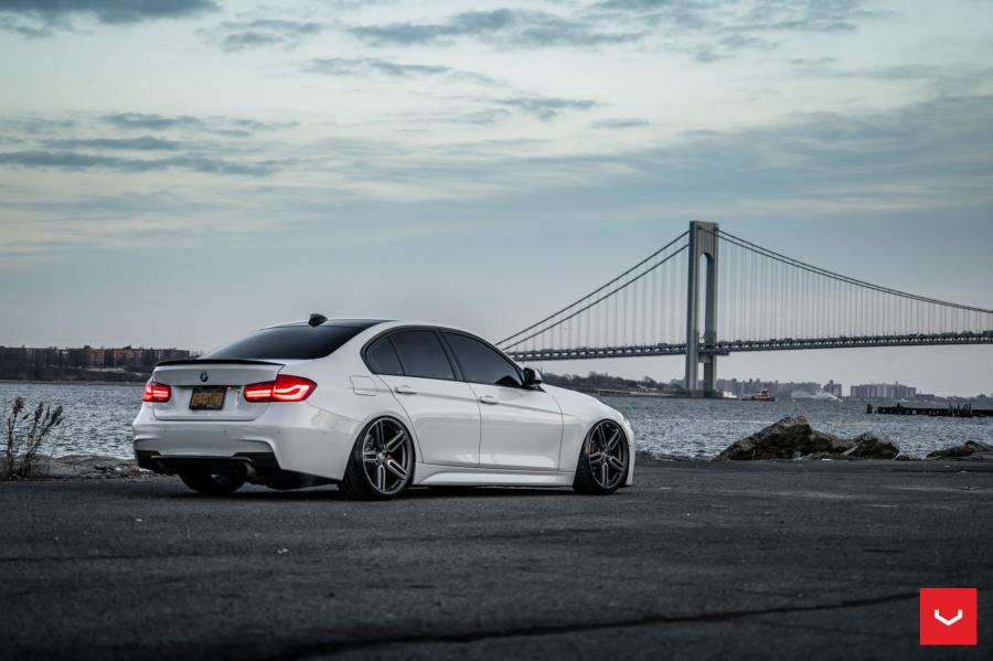  BMW M3 Sedan on Vossen Wheels (HF-1) 2018 года  (фото 30 из 57)